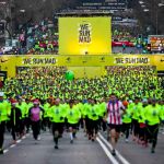 Corredores toman la salida en la Carrera San Silvestre de Madrid / Efe