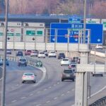 Las restricciones de velocidad en la M-30 y en los accesos de la capital se mantuvieron durante toda la jornada de ayer