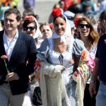 El presidente de Ciudadanos, Albert Rivera, y la portavoz de la formación en el Ayuntamiento de la capital, Begoña Villacís, acudieron hoy a la Pradera de San Isidro. Foto: Víctor Lerena/Efe