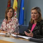 La consejera de Economía, Pilar del Olmo, explica las medidas de su ramo junto a la portavoz Milagros Marcos