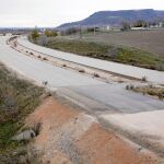La MP-203, propiedad de una filial de Ferrovial, une la A-2 y la R-3. Sus obras no concluyeron por problemas administrativos