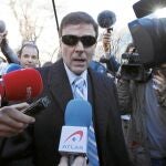 Eufemiano Fuentes sale de los juzgados de Julián Camarillo