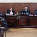 De izquierda a derecha, los magistrados Pilar Llorente, Juan Antonio Calle y Encarnación Gómez, durante el juicio del caso ERE en la Audiencia / Foto: Efe