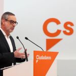 El secretario general de Ciudadanos, José Manuel Villegas, durante la rueda de prensa que ha ofrecido hoy posterior a la reunión del Comité Permanente que la formación naranja ha mantenido esta mañana / Efe