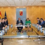 El presidente murciano y la titular de Agua, Sánchez y Martínez-Cachá, presidieron ayer la Mesa del Agua