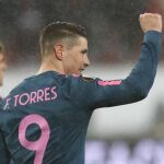 Fernando Torres celebra su gol. (AP Photo/Pavel Golovkin)