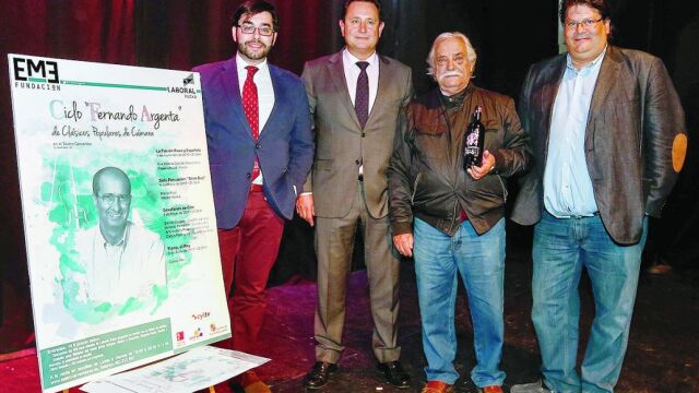 El director de la Fundación EME, Ernesto Monsalve, Teófilo Gómez, Juan Antonio Fernández y Francisco de la Fuente presentan el ciclo