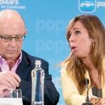 Montoro habla con Sánchez-Camacho en la junta del PP catalán