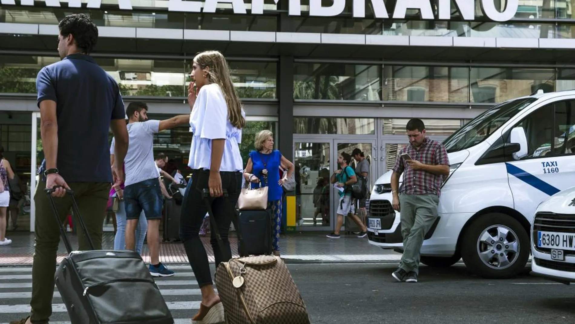 Parada de taxis en la Estación María Zambrano de Málaga
