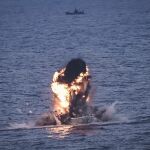 El barco pirata tras ser destruido por el buque español