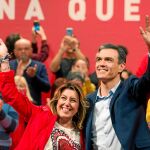 El presidente del Gobierno, Pedro Sánchez, y la secretaria general PSOE-A, Susana Díaz, ayer durante un acto de la campaña electoral en Alcalá la Real (Jaén) / Efe