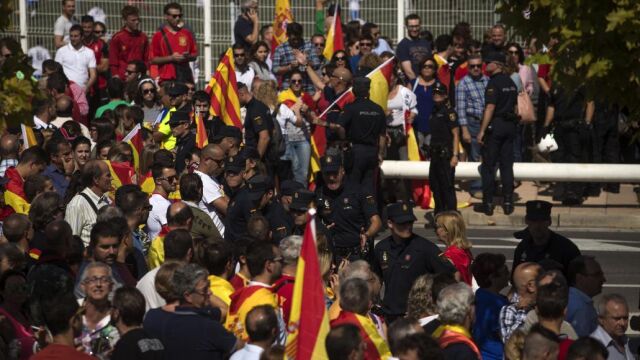 Manifestantes en el acto de Podemos de este domingo en Zaragoza