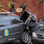 Agentes del Servicio Bolivariano de Inteligencia registraron la casa de Luisa Ortega Díaz y su marido, el diputado Germán Ferrer