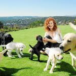 Pilar Jurado, junto a Shiva, Groot y sus ocho cachorros
