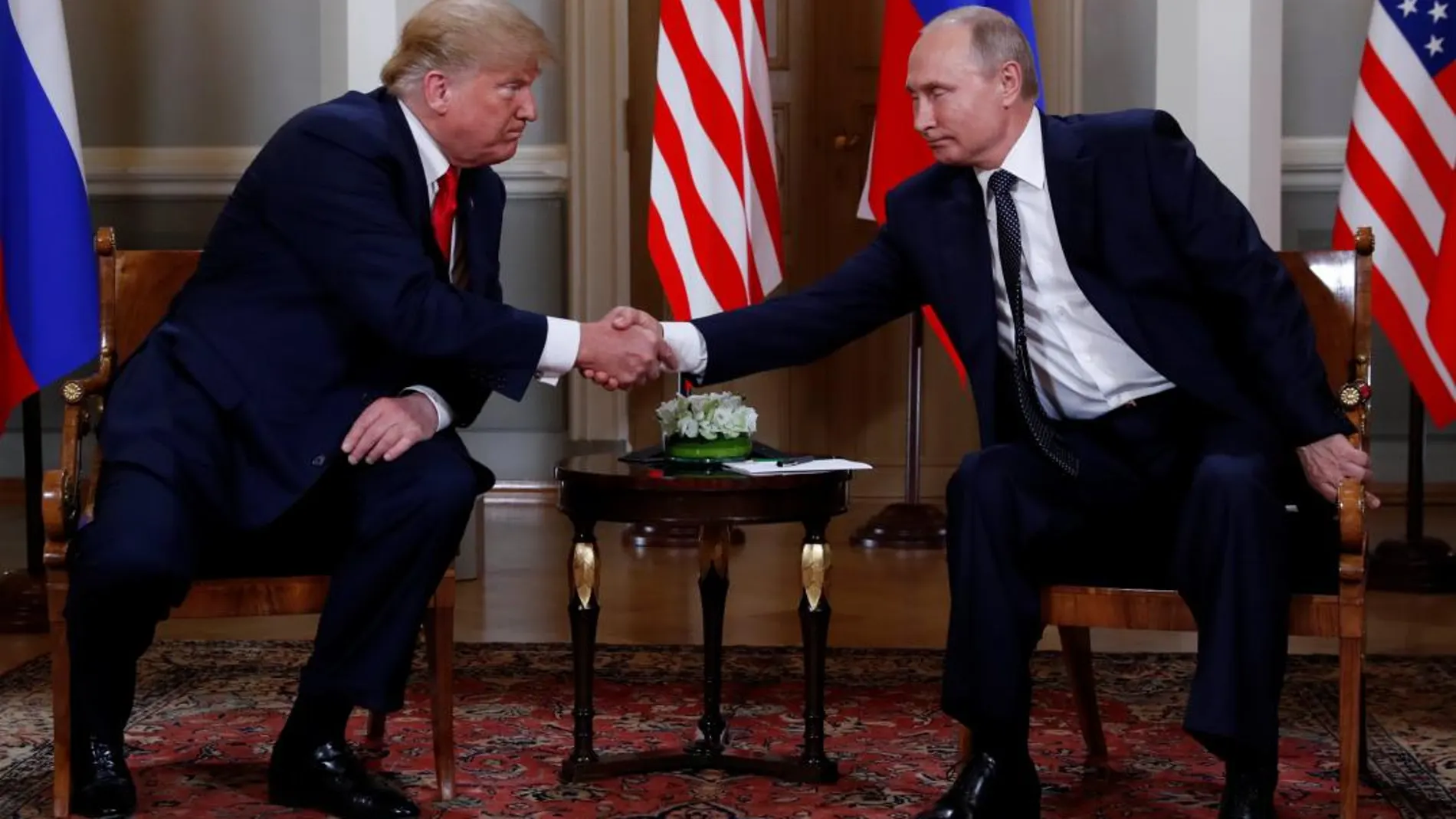 El presidente estadounidense, Donald Trump, y su homólogo ruso, Vladimir Putin, durante un encuentro