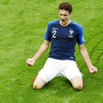 Pavard celebra el gol que marcó a Argentina en octavos