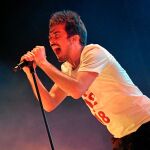 El grupo madrileño rendía homenaje a su álbum de debut, «Un día en el mundo» / Efe