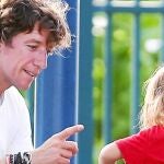 El empresario, junto a su hijo, Andrea Nicolás, en un parque de Miami el pasado abril