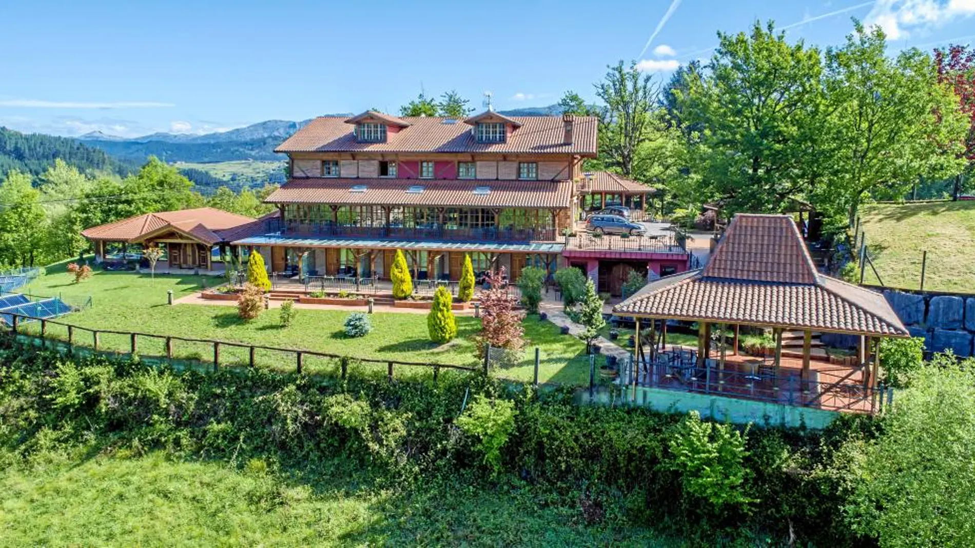 Etxegana, esencia indonesia en la montaña vasca