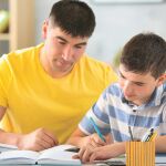 «Los padres se muestran cada vez más comprometidos con la crianza de sus hijos»/dreamstime