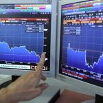 Pantallas que indican la evolución de la prima y el Ibex