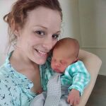 Kristin Hoffman posa con su bebé