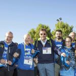 El alcalde de Valladolid, Óscar Puente, junto al presidente de la Diputación, Jesús Julio Carnero; el presidente de Alimentos, Jesús Mediavilla y las jugadoras del club patinaje en línea Valladolid, en la IV Caminata Popular contra el Hambre de Valladolid