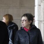 La ex consejera de Hacienda Carmen Martínez Aguayo, junto a su abogado, Víctor Moreno, a la entrada del juicio de los ERE
