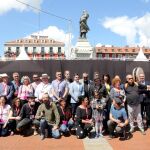Foto de familia de la concejal de Cultura, Ana Redondo, con el jurado y los galardonados en la 19ª edición del Festival Internacional de Teatro y Artes de Calle de Valladolid