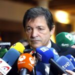 El presidente de la gestora del PSOE y jefe del Ejecutivo asturiano, Javier Fernández