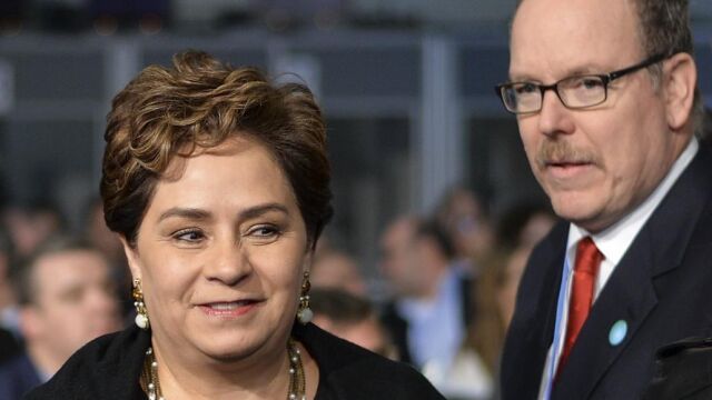 La secretaria de la Convención Marco de las Naciones Unidas sobre Cambio Climático (CMNUCC), Patricia Espinosa, y el príncipe Alberto de Mónaco (d) asiste a un evento durante la Cumbre del Clima (COP23)