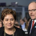 La secretaria de la Convención Marco de las Naciones Unidas sobre Cambio Climático (CMNUCC), Patricia Espinosa, y el príncipe Alberto de Mónaco (d) asiste a un evento durante la Cumbre del Clima (COP23)