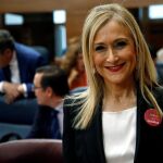La presidenta de la Comunidad de Madrid Cristina Cifuentes, al comienzo del Pleno del parlamento madrileño el Día Internacional de la Mujer