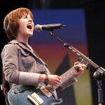 Imagen de archivo de la cantante del grupo musical The Cranberries, Dolores O'Riordan, durante una actuación en el festival 'Out in the green' in Frauenfeld, Suiza, el 9 de julio de 2000