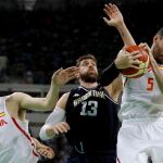 Pau Gasol y Rudy Fernández, durante el partido, en una acción ante el argentino Andres Nocioni