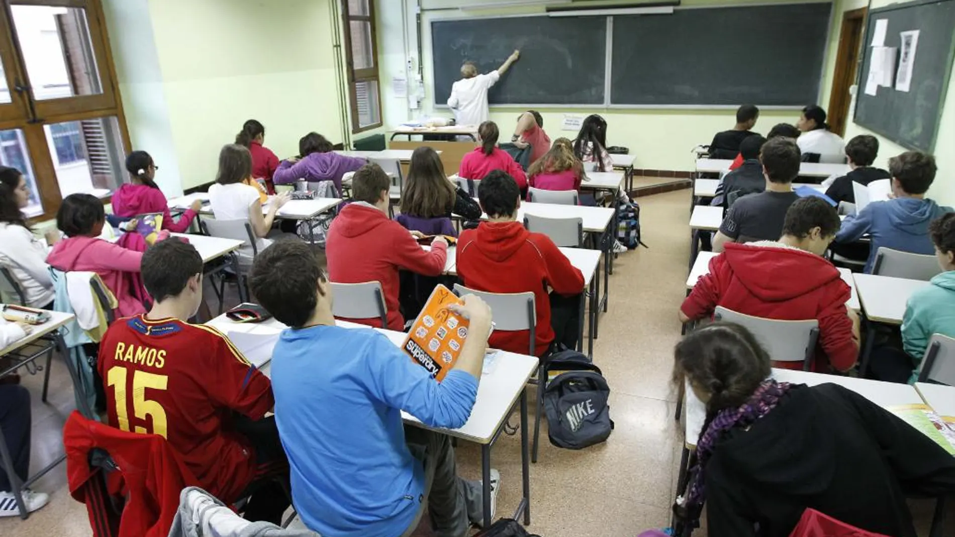 Imagen de archivo de un aula de un instituto público