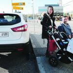Noelia a la entrada del hospital recordaba a Carmena que «no venimos aquí por gusto» y pedía excepciones para el entorno de los hospitales