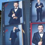 Todo está a punto en el teatro Dolby para celebrar la gala; en la imagen, el montaje de unas pantallas, con el presentador Jimmy Kimmel