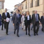 En la imagen, el consejero Juan Carlos Suárez-Quiñones, y el presidente de la Diputación de Valladolid, Jesús Julio Carnero, entre otras autoridades