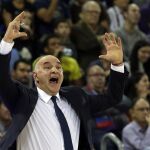 El entrenador del Real Madrid, Pablo Laso, durante el partido frente al FC Barcelona Lassa