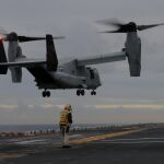 Un MV-22 despega desde el USS Bonhomme Richard