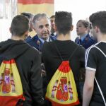 Protestas contra el Ejército en el Salón de la Enseñanza