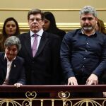 Juan Carlos Quer y Juan José Cortés, junto a la presidenta de la Asociación Clara Campoamor, Blanca Estrella Ruiz