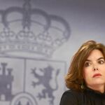 La vicepresidenta del Gobierno en funciones, Soraya Sáenz de Santamaría, ayer tras el Consejo de Ministros