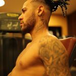 Neymar estrena nueva imagen mientras se recupera de su lesión