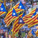 Las «estelades» se impusieron en la guerra de banderas librada en el paseo de Gràcia