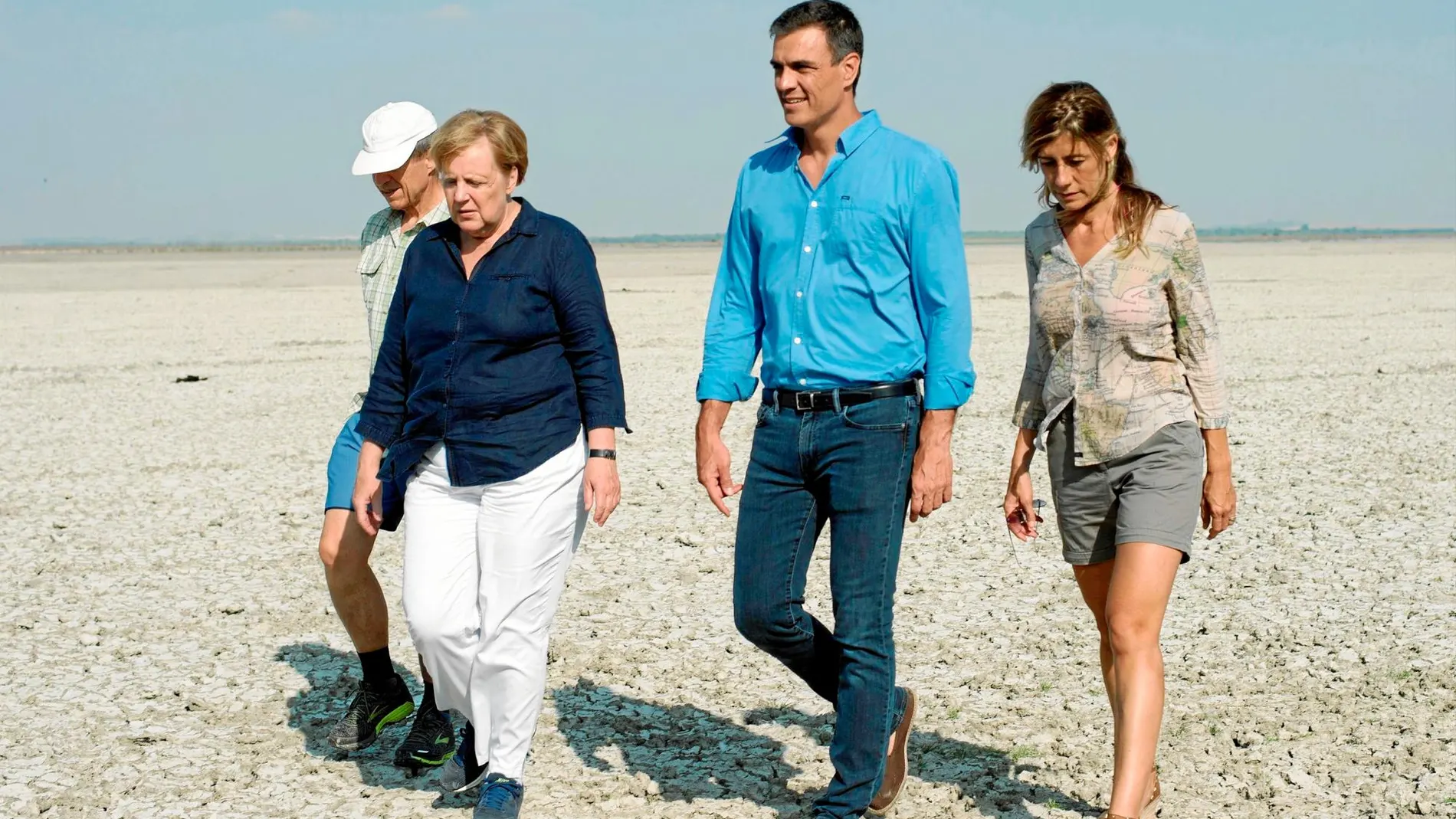 En agosto pasado, Pedro Sánchez estuvo en Huelva con su mujer, Begoña Gómez, Angela Merkel y el marido de ésta, Joachim Sauer