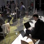 El 71% de los franceses dice que consulta su e-mail laboral por las noches o durante las vacaciones