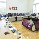 La Razón. Los principales miembros del Consejo Económico y Social (CES), junto al presidente de la Comunidad, Fernando López Miras, ayer en la presentación de la Memoria Anual de 2017