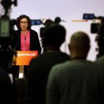 La secretaria general de ERC, Marta Rovira, al inicio de la rueda de prensa.